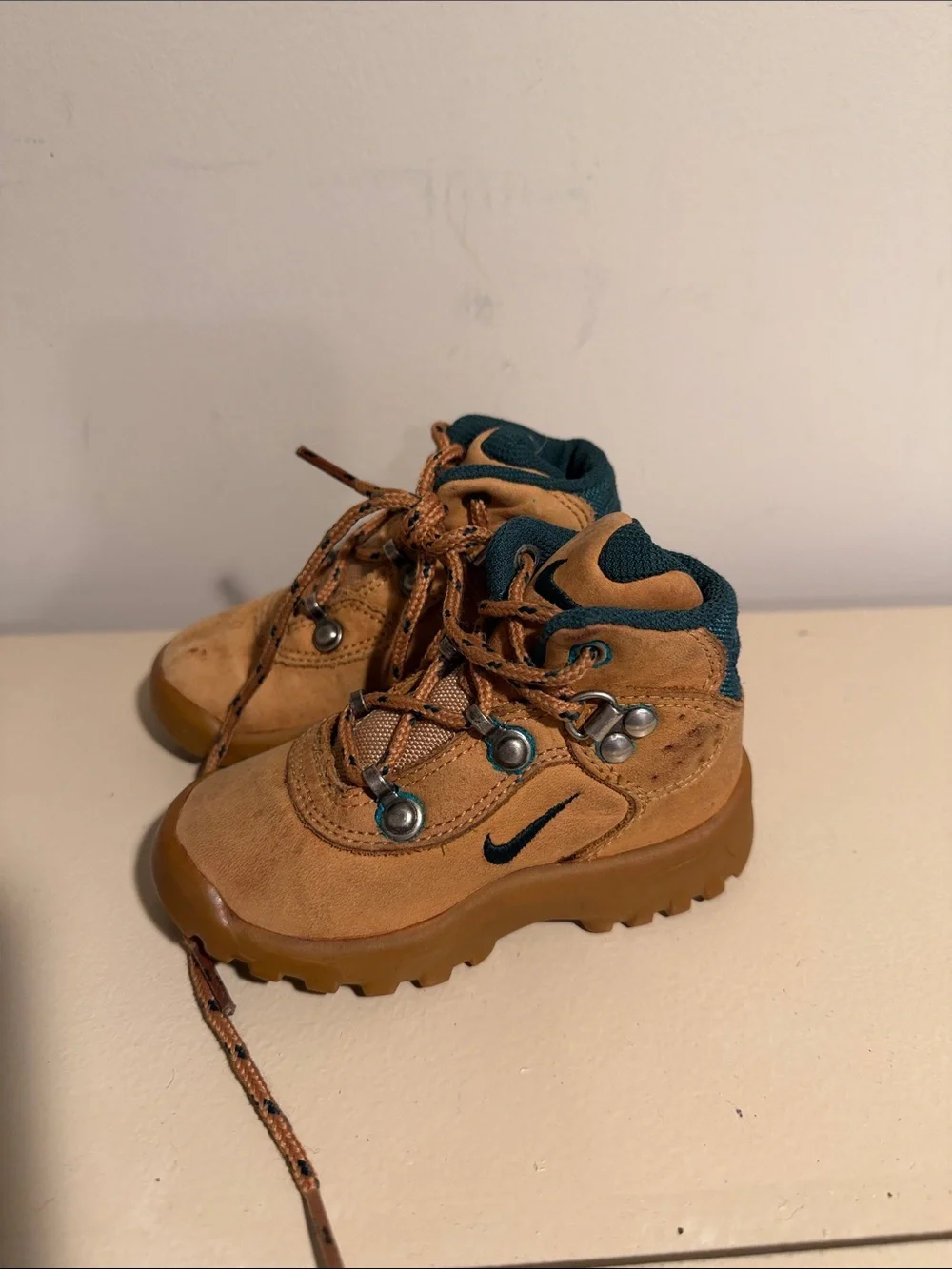 Nike Kids Tan Suede Hiking Boots with Dark Green Collar